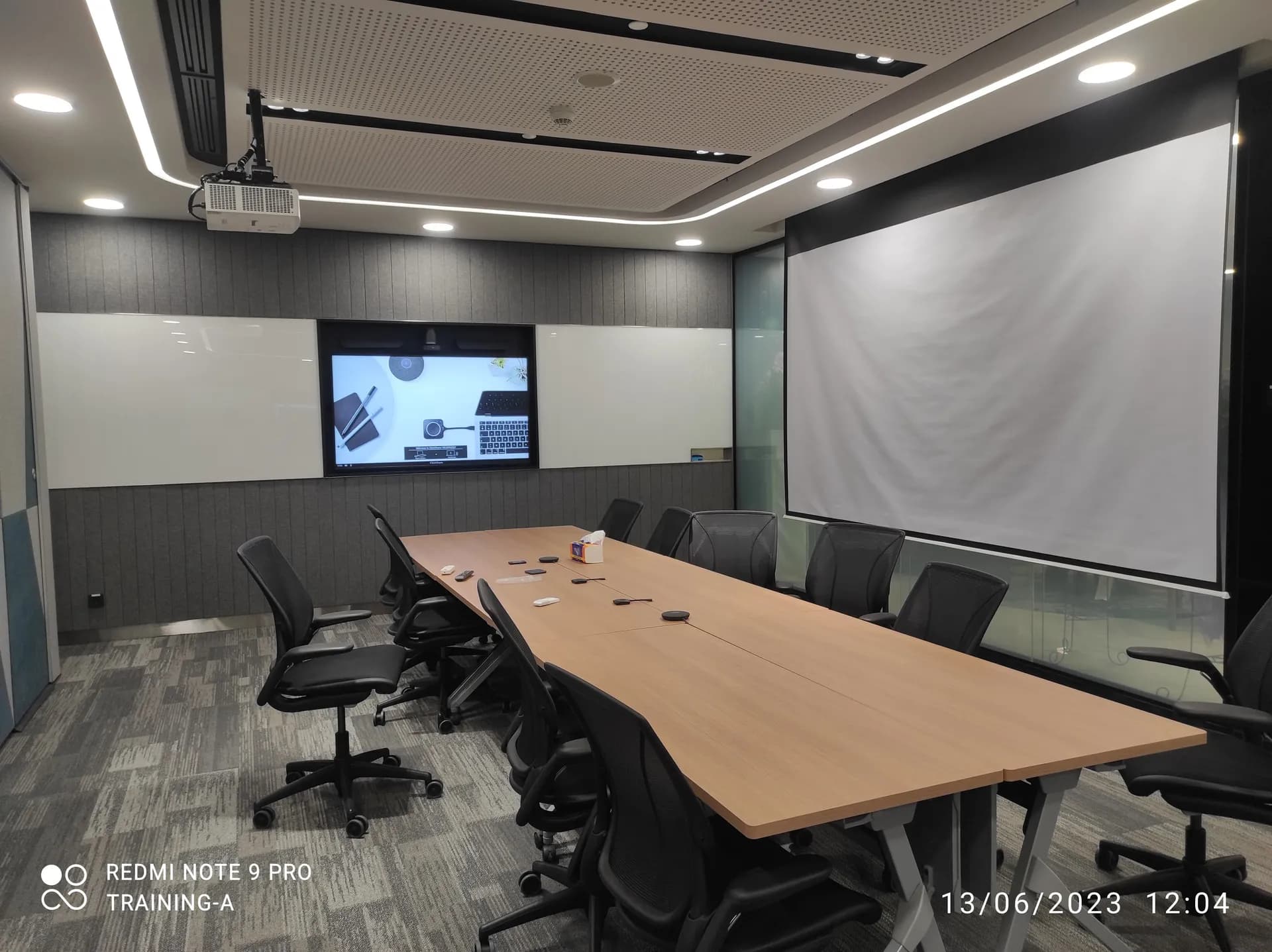 Smart Conference Rooms for Connected Teams